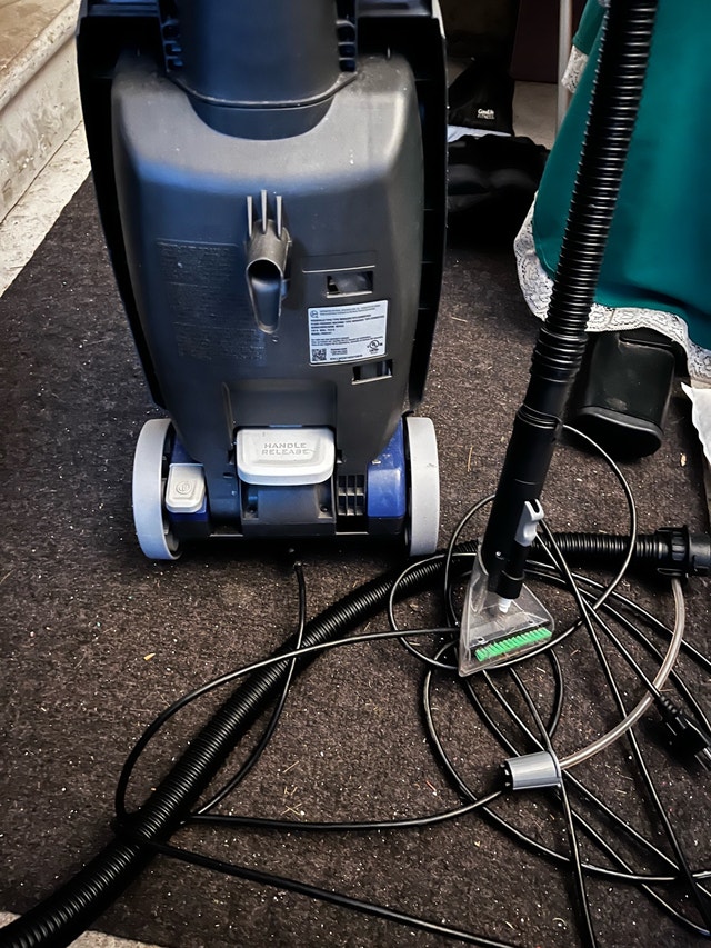 Hoover Power Scrub Deluxe Deep Cleaner - FOR PARTS ONLY - photo 3