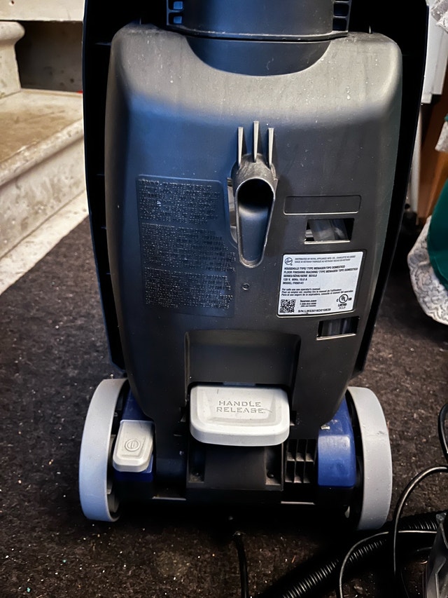Hoover Power Scrub Deluxe Deep Cleaner - FOR PARTS ONLY - photo 4