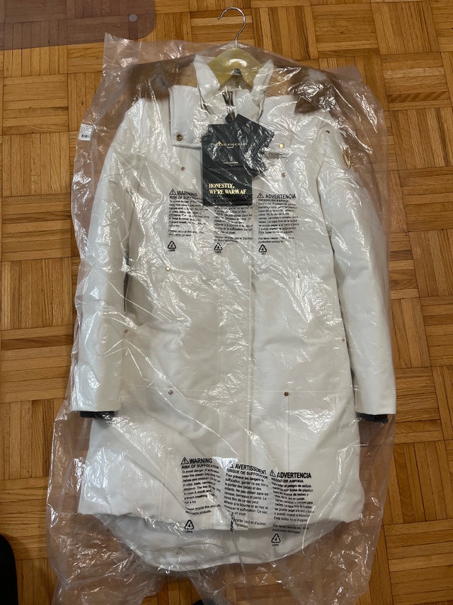 Women's Moose Knuckles Grand Métis Parka - Size M