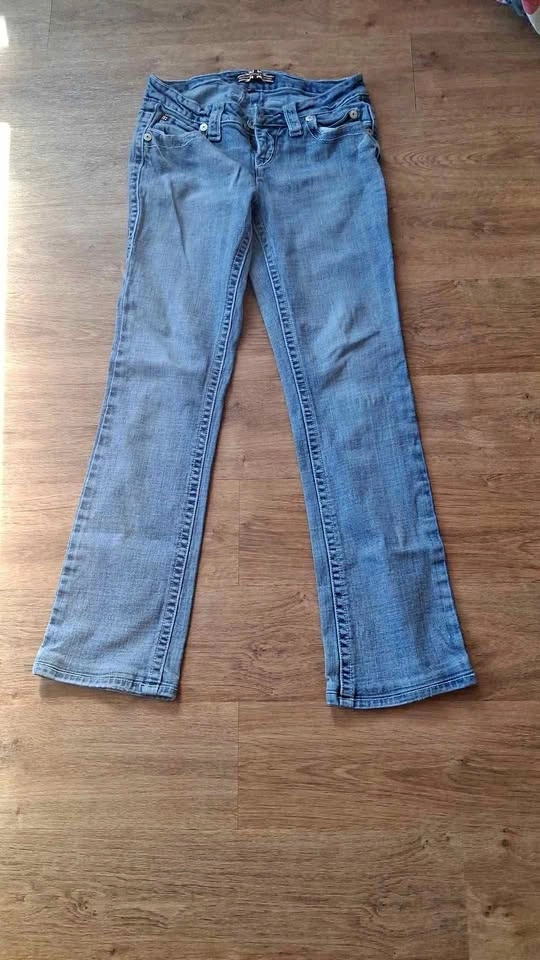 Womens light blue jeans.