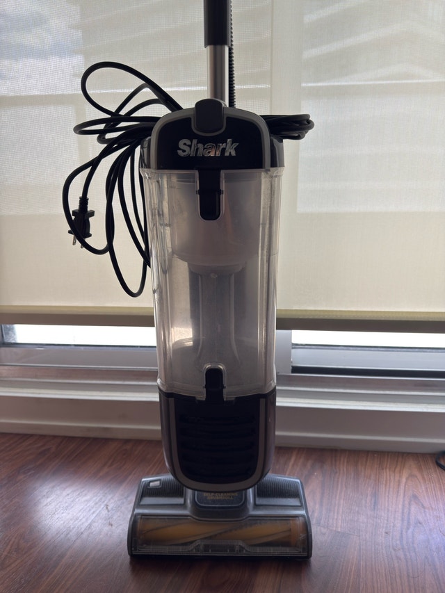Shark vacuum cleaner - photo 2