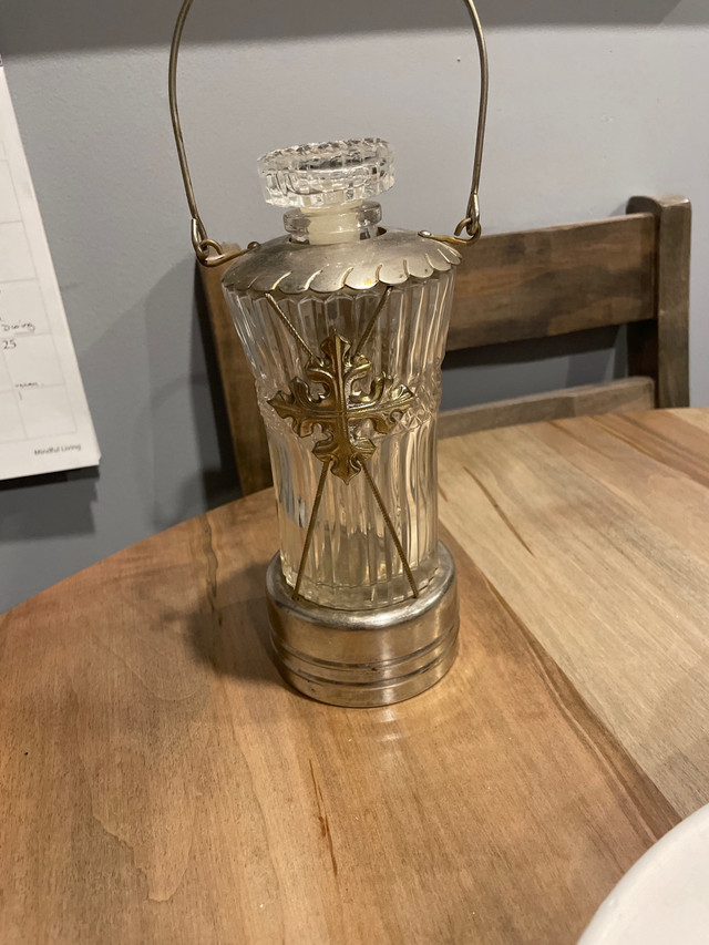 Musical vintage decanter