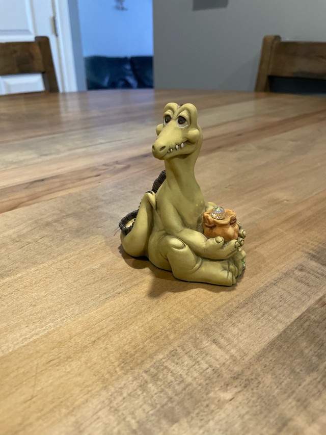 Krystonia Stoope Figurine