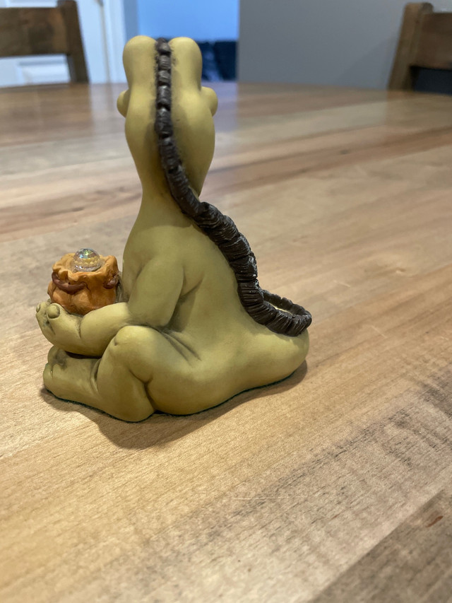 Krystonia Stoope Figurine - photo 3