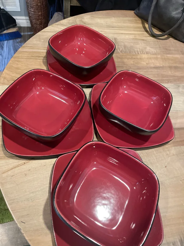 Red Square Bowls and Plates - Set of 4 thumbnail