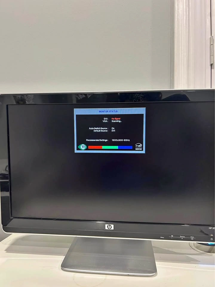 HP 2010i Monitor with Gold Plated VGA to HDMI Connector