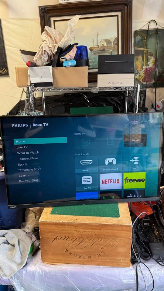 Philips 32” Roku Smart TV 32PFL6452/F7D Tested Working - photo 2