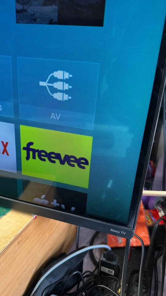 Philips 32” Roku Smart TV 32PFL6452/F7D Tested Working - photo 3