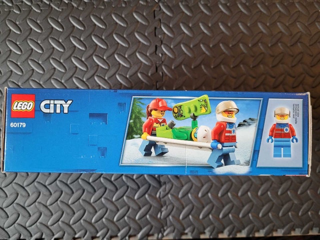 LEGO CITY 60179: Ambulance Helicopter, New and Factory Sealed. - photo 3