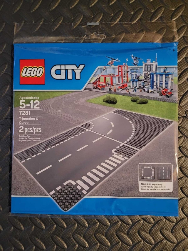 LEGO CITY 7281: T-Junction & Curve (Road Plates) Sealed & RARE