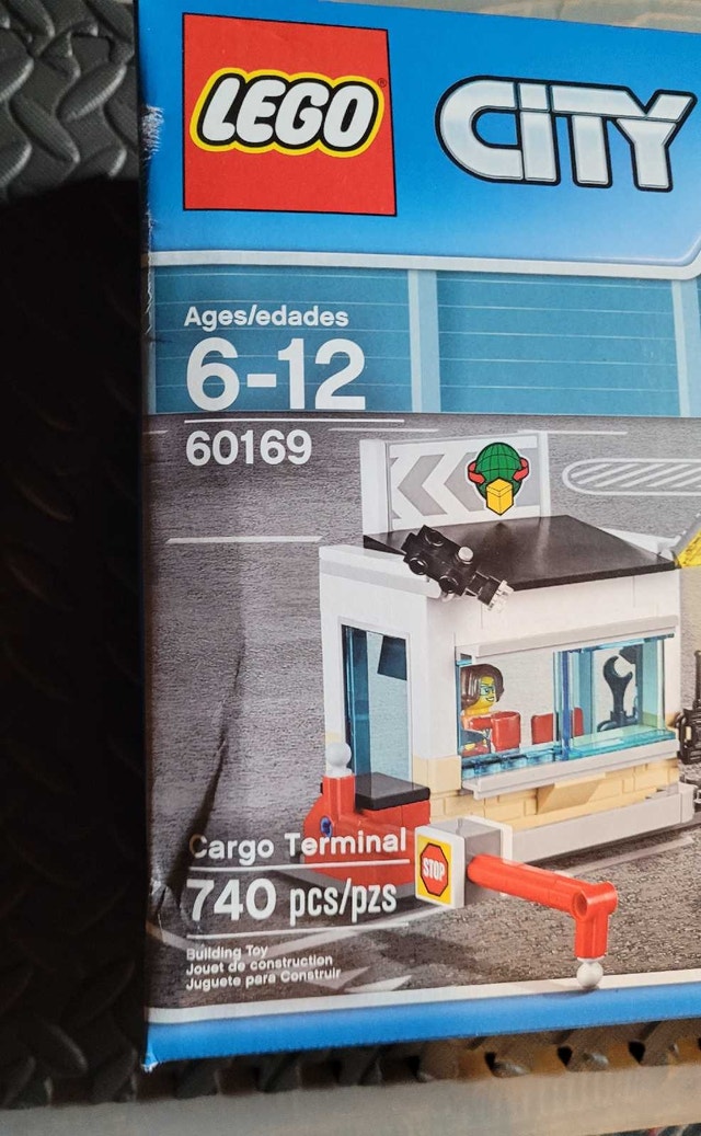 LEGO CITY 60169: Cargo Terminal, New & Factory Sealed - photo 2