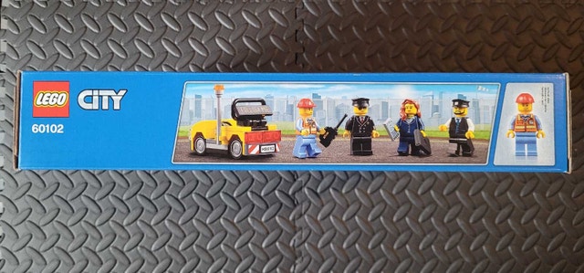 LEGO CITY 60102: Airport VIP Service, New & Factory Sealed, Rare - photo 3