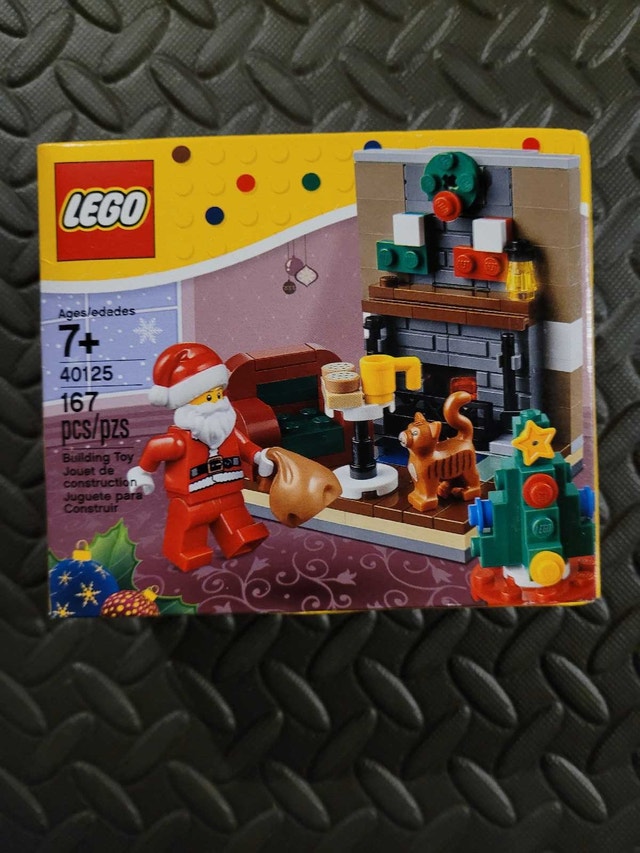 LEGO Seasonal 40125: Santa's Visit, New and Factory Sealed