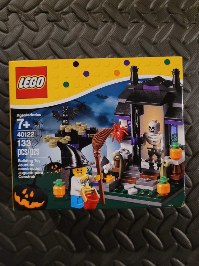 LEGO Seasonal 40122: Halloween Trick or Treat New Factory Sealed
