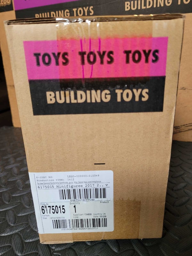 LEGO Minifigures Series 17 Factory Sealed Case