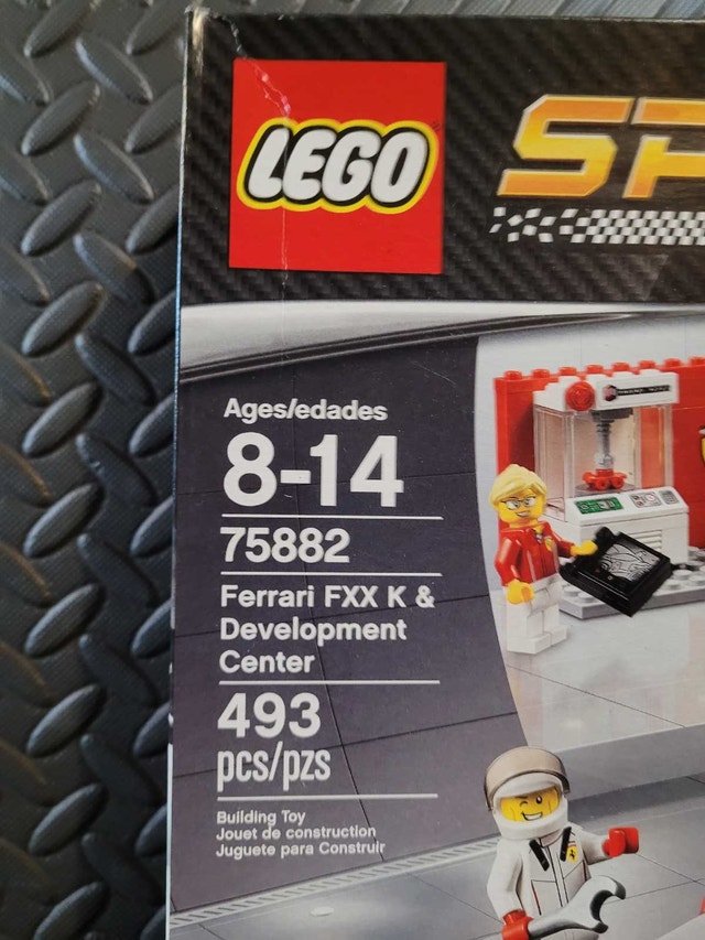 LEGO Speed Champions Ferrari FXX K & Development Center 75882 - photo 2