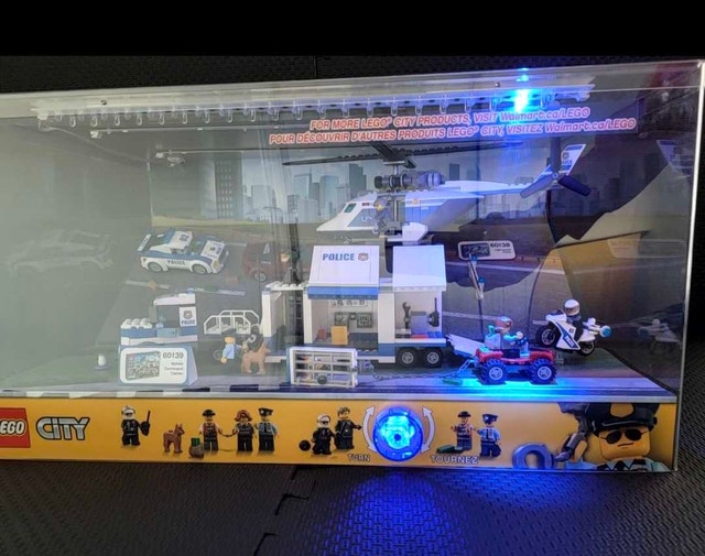 LEGO City Police 60138 & 60139 Store Display w/ Lights - photo 2