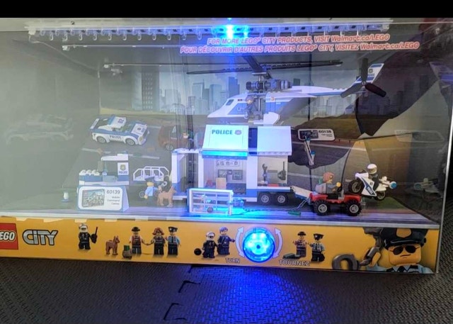 LEGO City Police 60138 & 60139 Store Display w/ Lights - photo 3