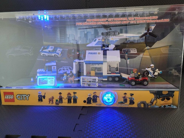 LEGO City Police 60138 & 60139 Store Display w/ Lights - photo 4