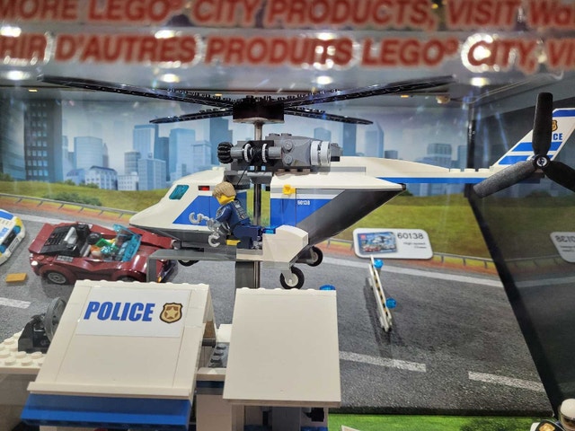 LEGO City Police 60138 & 60139 Store Display w/ Lights - photo 5