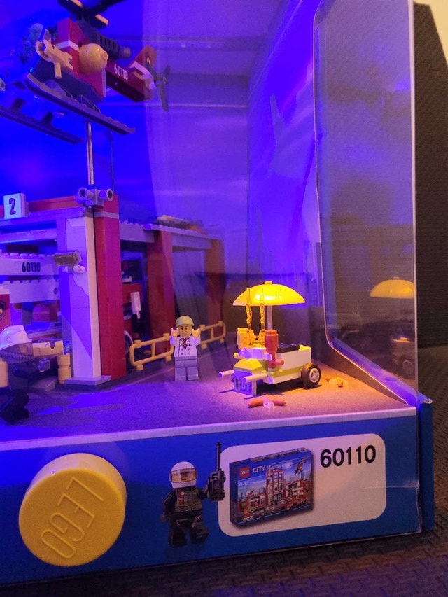 LEGO City 60110 Fire Station Store Display with Working Lights - photo 2