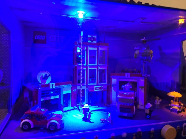 LEGO City 60110 Fire Station Store Display with Working Lights - photo 4