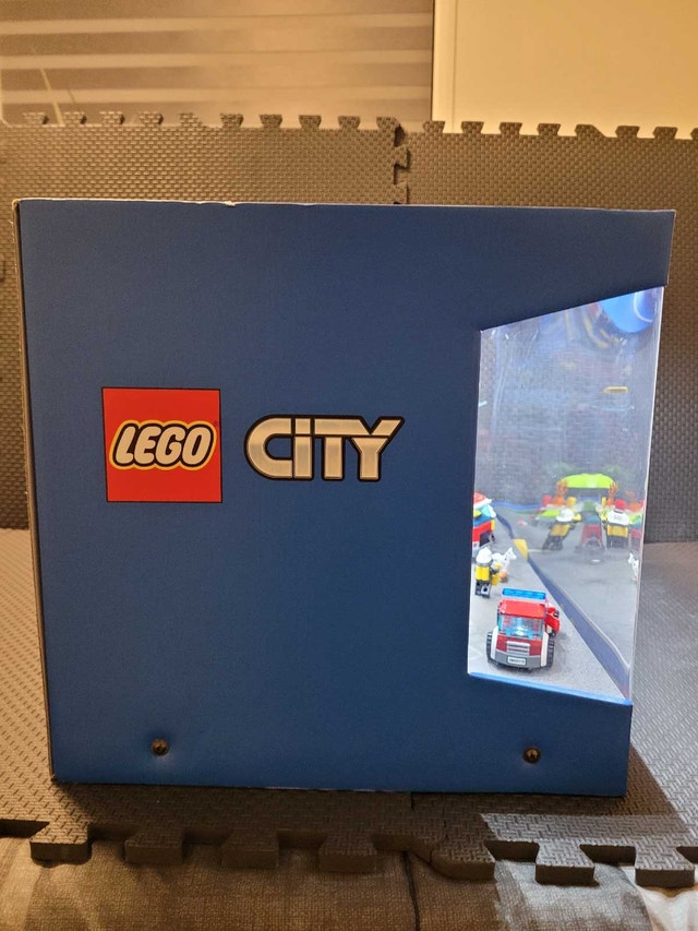 LEGO City 60110 Fire Station Store Display with Working Lights - photo 5