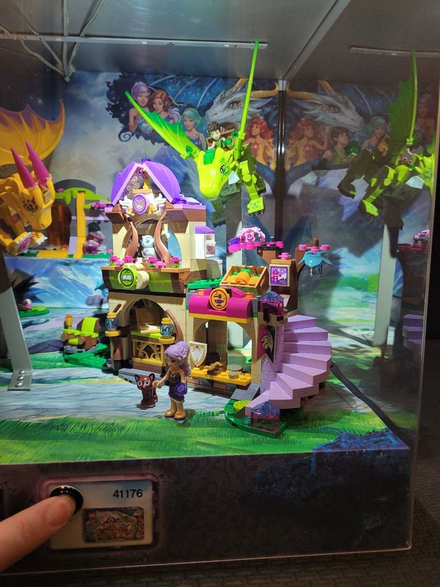 LEGO Elves Store Display with 4 Sets & Working Lights - photo 2