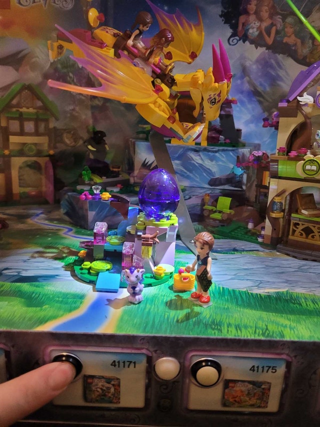 LEGO Elves Store Display with 4 Sets & Working Lights - photo 4