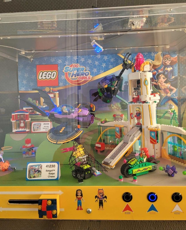 LEGO DC Super Hero Girls Store Display with Working Lights - photo 3