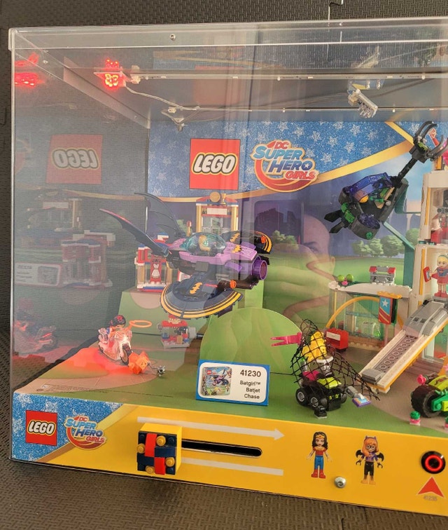 LEGO DC Super Hero Girls Store Display with Working Lights - photo 4