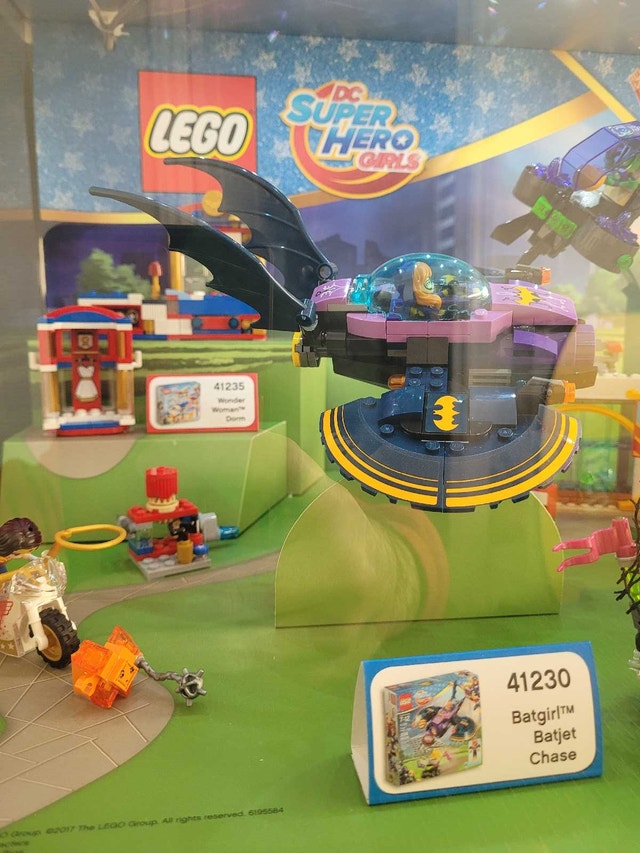 LEGO DC Super Hero Girls Store Display with Working Lights - photo 5