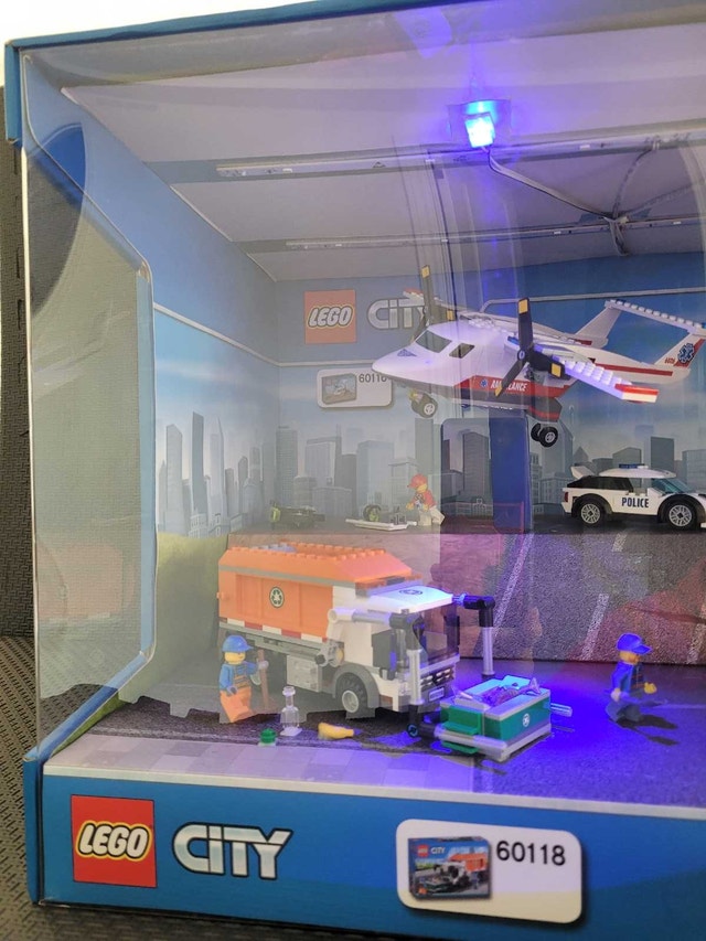LEGO City Store Display 2015 with Working Lights - photo 3