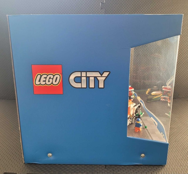 LEGO City Store Display 2015 with Working Lights - photo 4