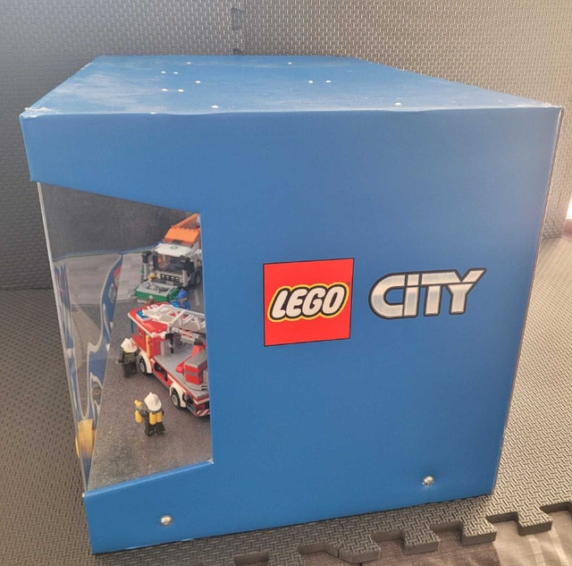 LEGO City Store Display 2015 with Working Lights - photo 5