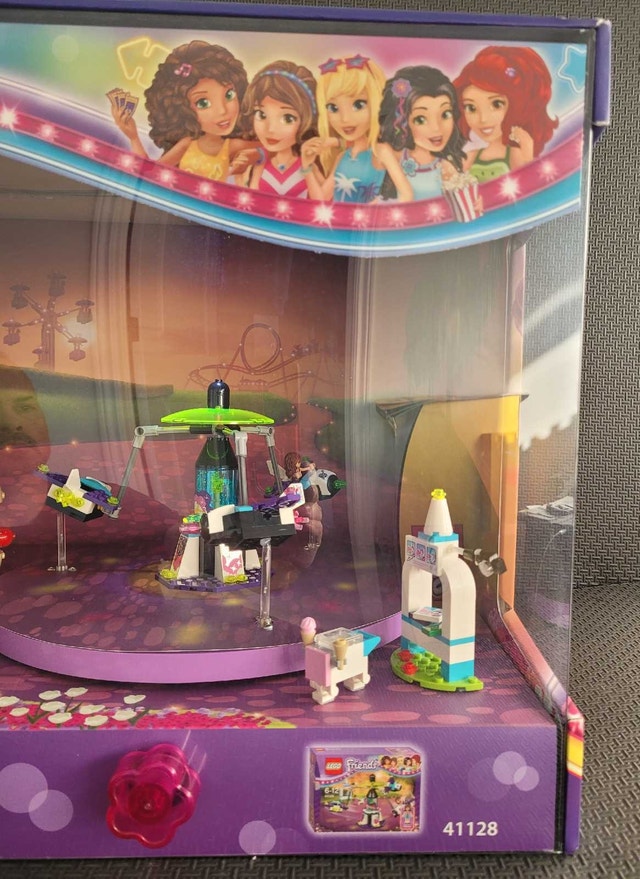 LEGO Friends Store Display with Working Lights and Sounds! - photo 2