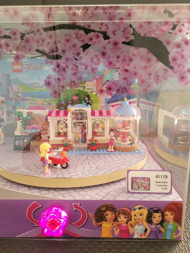 LEGO Friends Store Display with Working Lights - photo 4