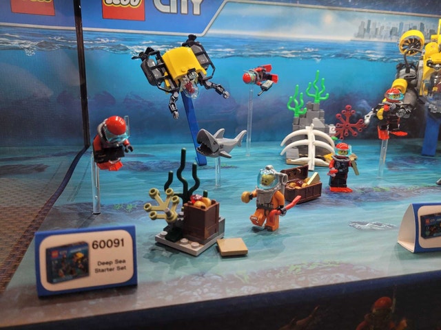 LEGO CITY Deep Sea 2015 Store Display with Working Lights, RARE! - photo 4