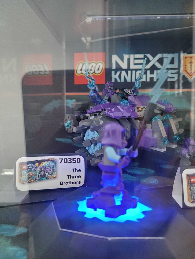LEGO NEXO KNIGHTS Store Display 70348, 70350, 70362 Working Ligh - photo 2