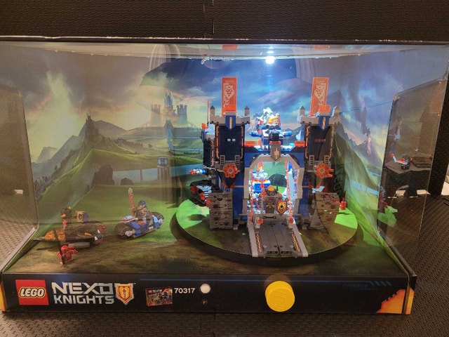 LEGO NEXO KNIGHTS 70317 Store Display with Working Lights - photo 2