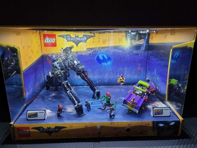 LEGO Batman Movie 2016 Store Display With Working Lights!