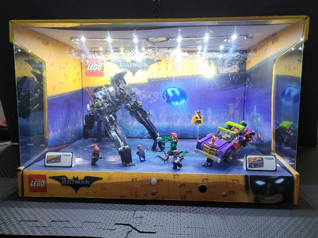 LEGO Batman Movie 2016 Store Display With Working Lights! - photo 2