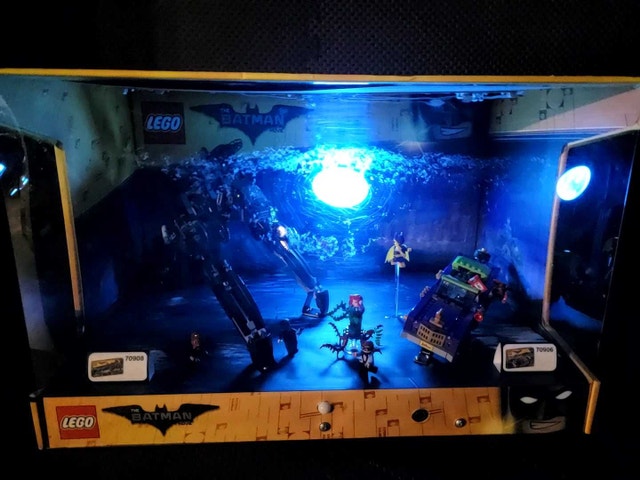 LEGO Batman Movie 2016 Store Display With Working Lights! - photo 3