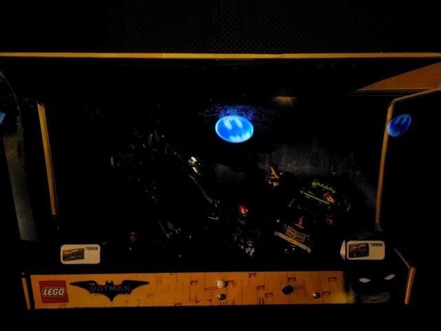 LEGO Batman Movie 2016 Store Display With Working Lights! - photo 4