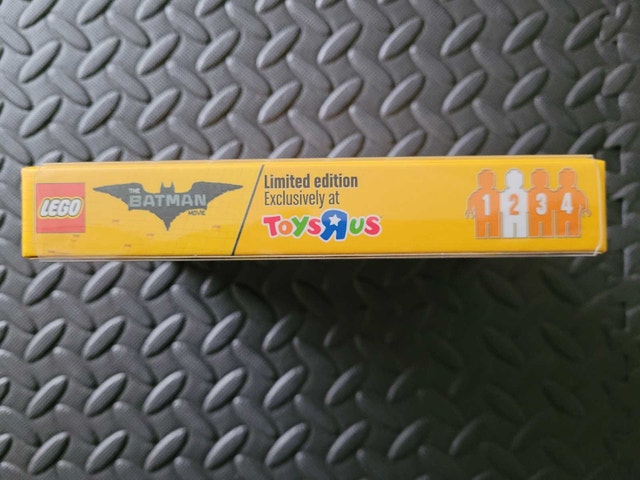LEGO Batman Movie Minifigures Toys R Us 2017 Bricktober NEW - photo 3