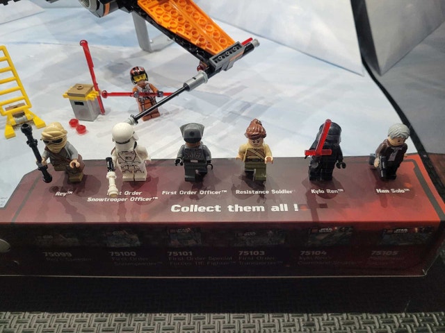 LEGO Star Wars 75102 Poe's X-Wing Fighter 2015 Store Display - photo 3