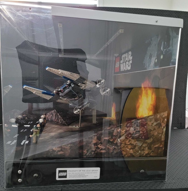 LEGO Star Wars 75155 Rebel U-Wing Fighter Store Display - photo 3