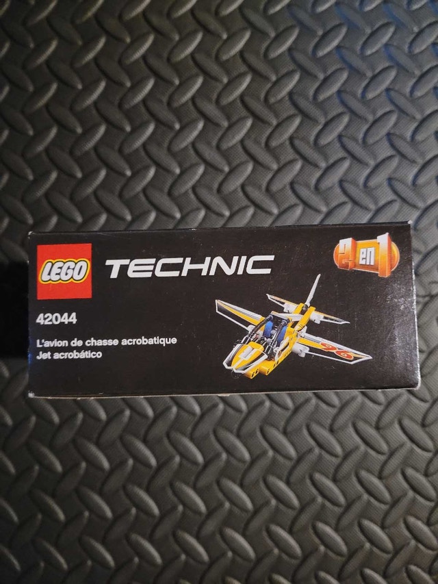 LEGO TECHNIC 42044: Display Team Jet, New & Factory Sealed - photo 3