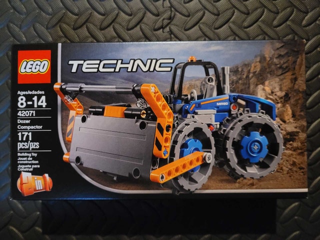 LEGO TECHNIC 42071: Dozer Compactor, New & Factory Sealed