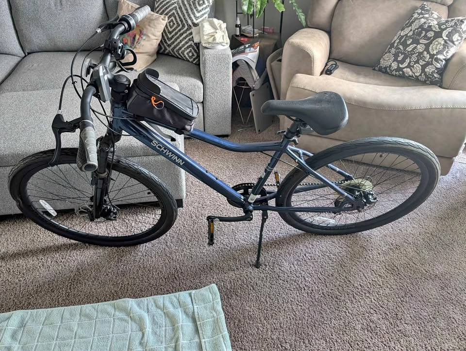 Schwinn Junction Hybrid Bike, 27.5-in. Wheels, 7 Speed